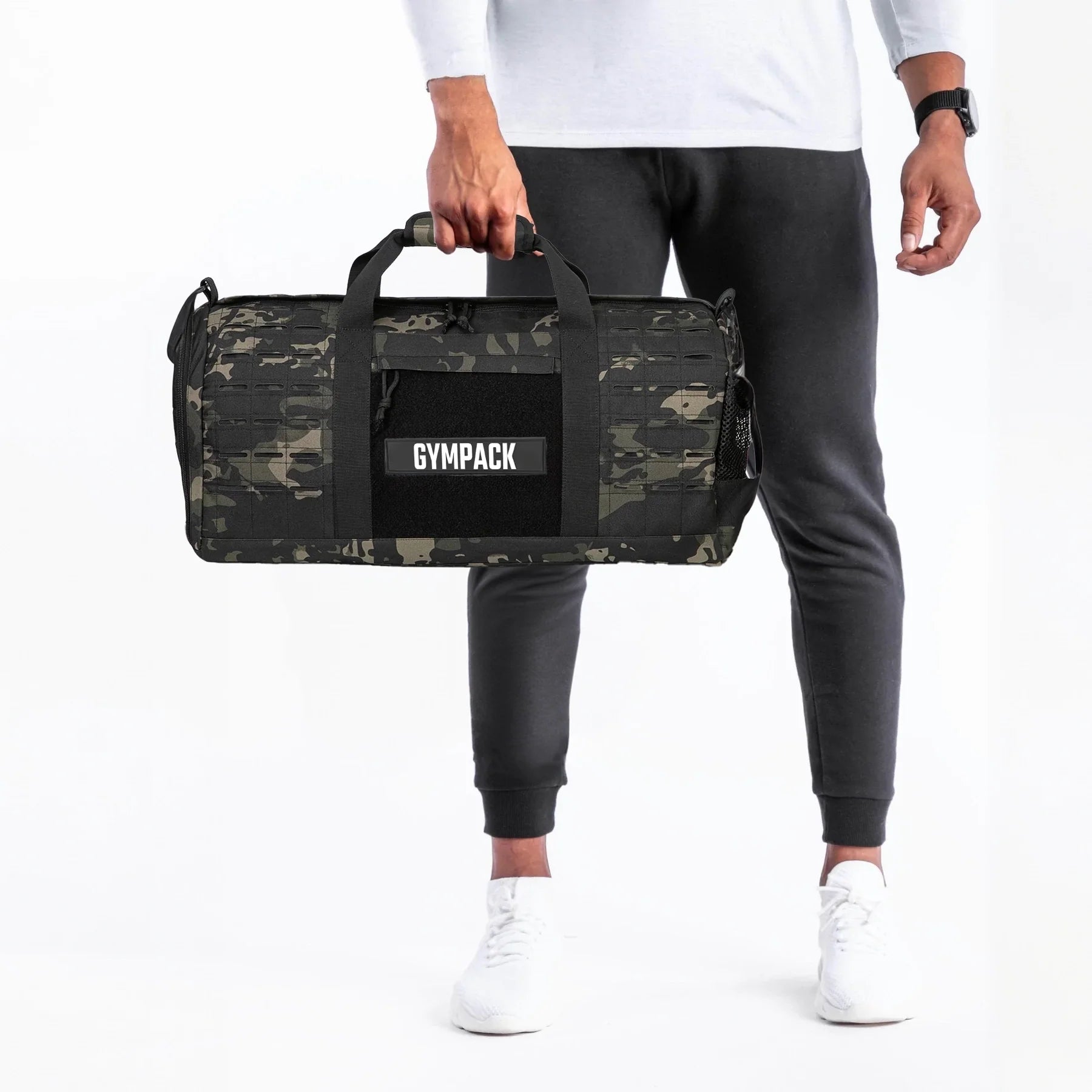 Bolsa Gympack Duffel 40L Preta Camuflada - Segurada na Mão por Modelo